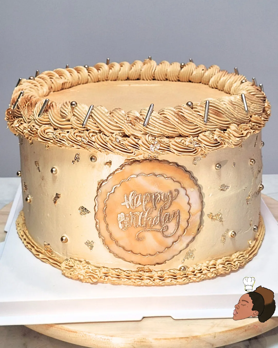 Gâteau écru et doré