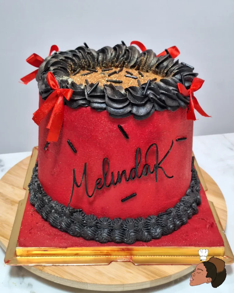 Gâteau élégant adulte — rouge noir et or — Melksweets, cake design à Bernes-sur-Oise