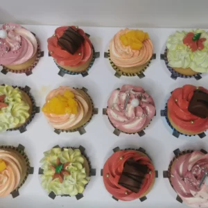 Gourmandise artisanale — cupcakes ivoire et or — Melksweets, cake design à Bernes-sur-Oise