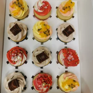 Gourmandise artisanale — cupcakes ivoire et or — Melksweets, cake design à Bernes-sur-Oise